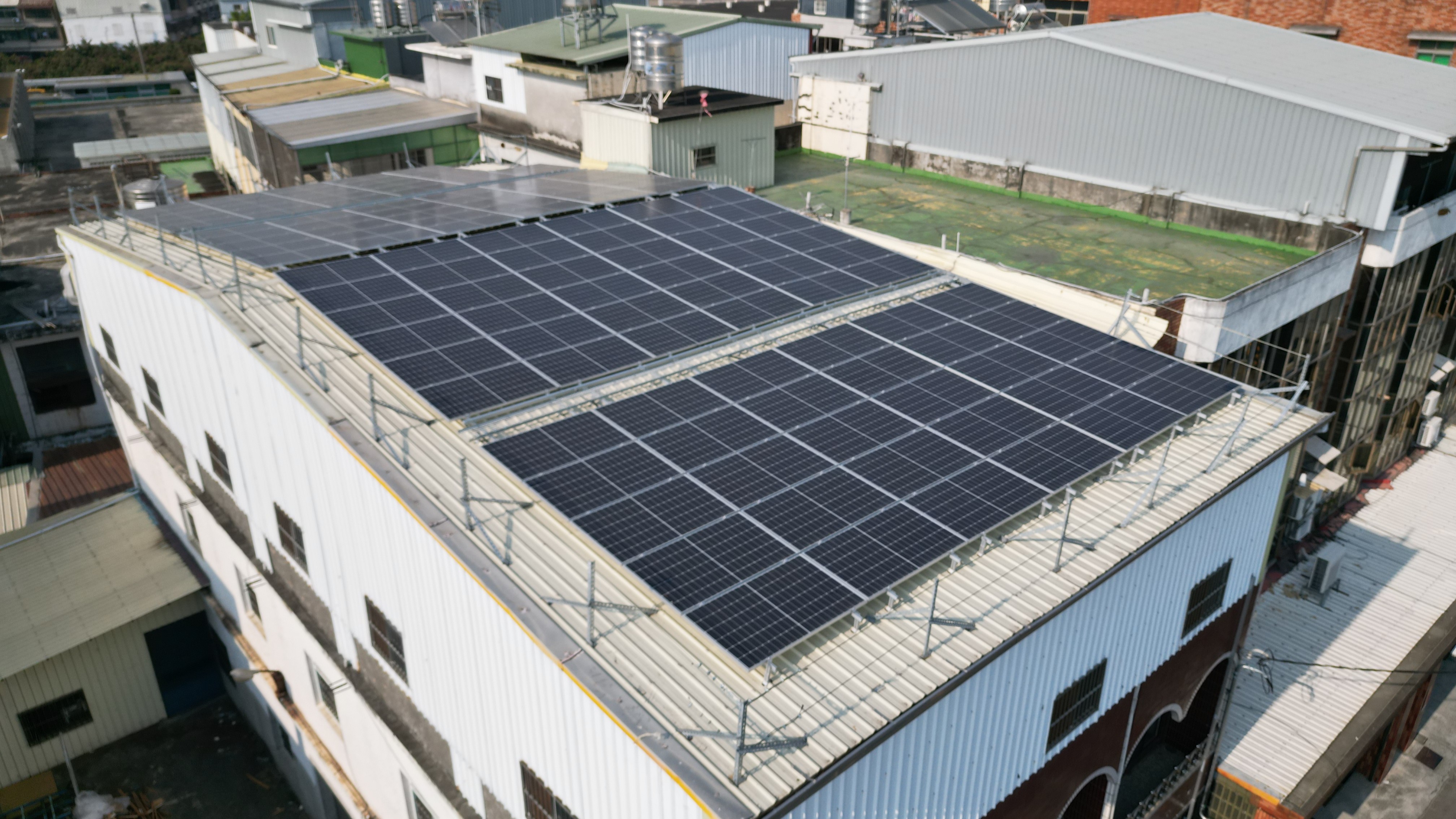 八芳元工廠廠房屋頂太陽能系統，降低空調負載並提升 ESG 表現